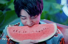 娱乐吃瓜君王俊凯,娱乐吃瓜界的“瓜王”传奇